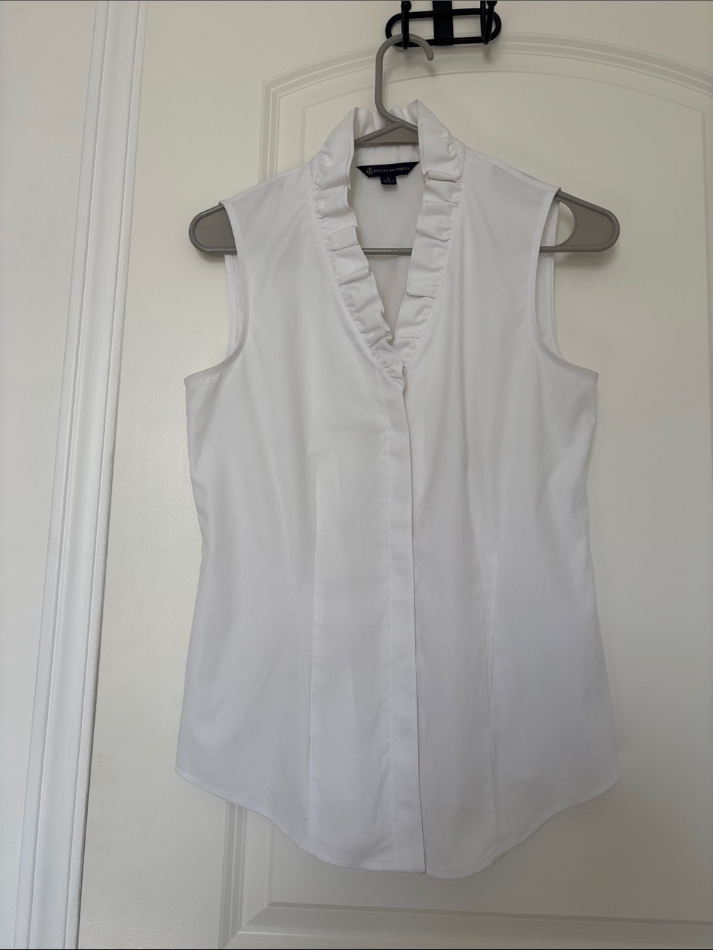 Brook’s Brothers V-Neck Sleeveless Top